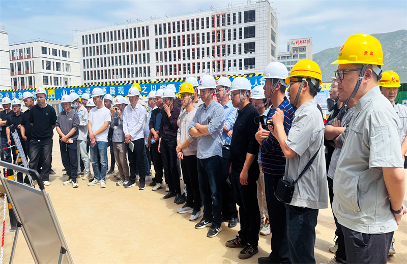2025年4月17日，由莆田市涵江区住房和城乡建设局主办、尊龙时凯三建承办的钢筋安装工程质量防控现场交流会在联东U谷·涵江海峡智造产业谷一期成功召开。